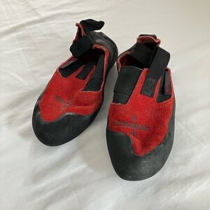 Five Ten 5.10 MoccAsym rock climbing shoes leather stealth c4 vintage red size 5